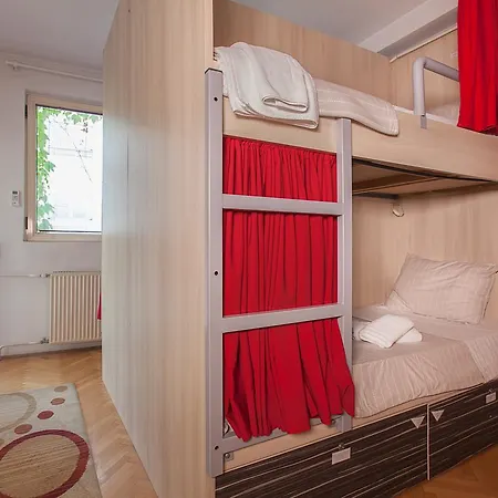 Hostel Urban &