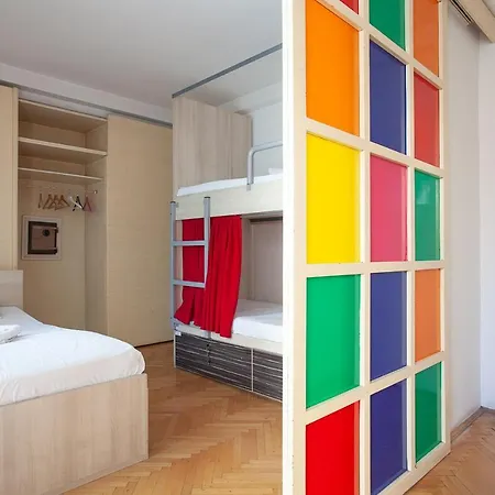 Hostel Urban & *